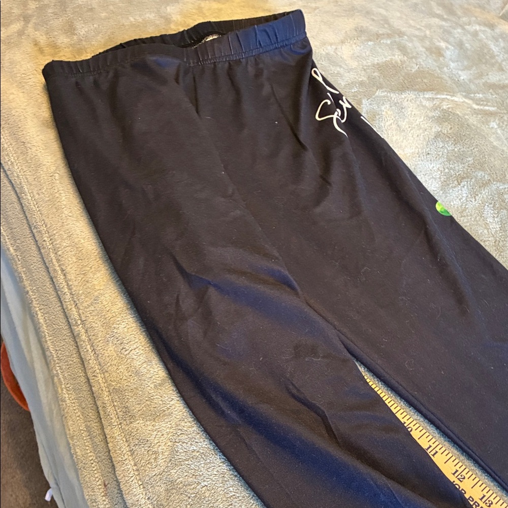 Women’s Black St. Paddy’s Day Shamrock Leggings - Picture 6 of 7